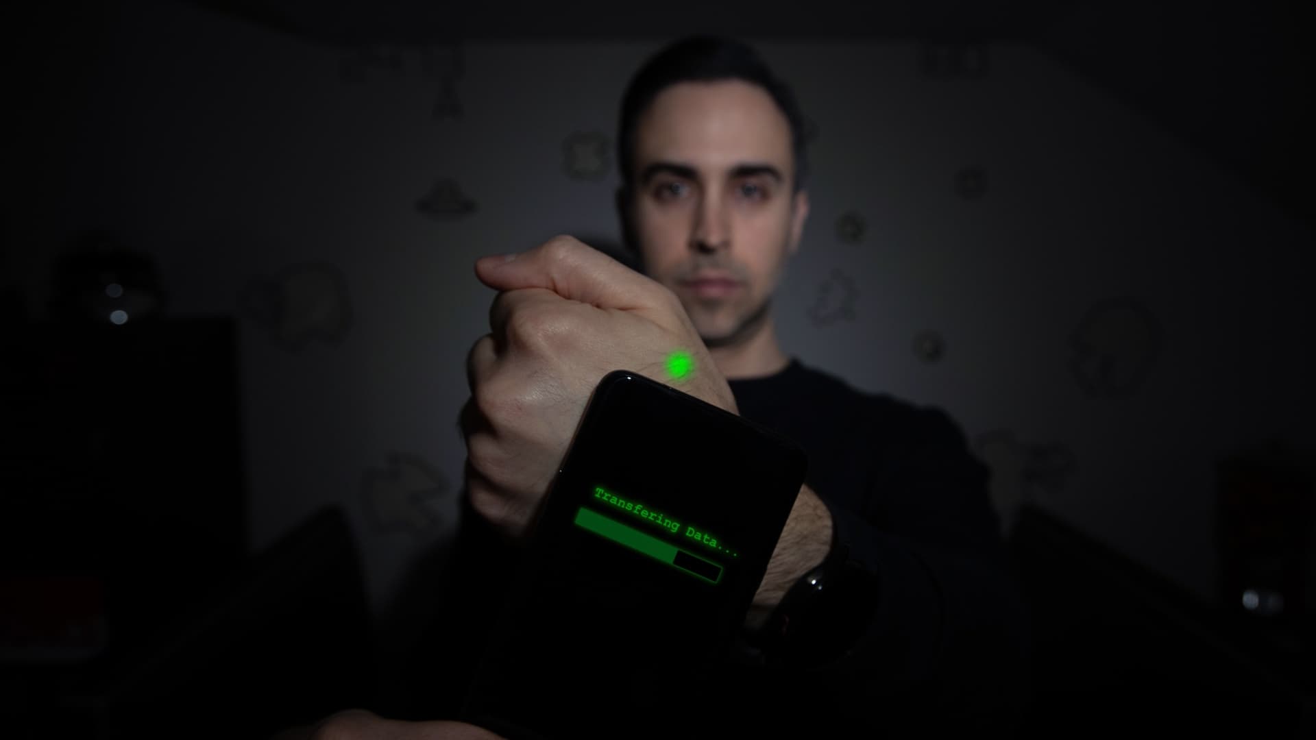 Brandon Dalaly si nechal pod kůži implantovat chytrý čip