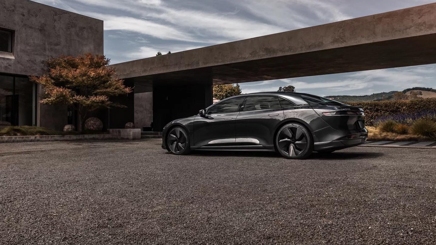 Elektromobil Lucid Air ukázal svou „temnou stranu“. Nová edice má podtrhnout agresivitu vozu