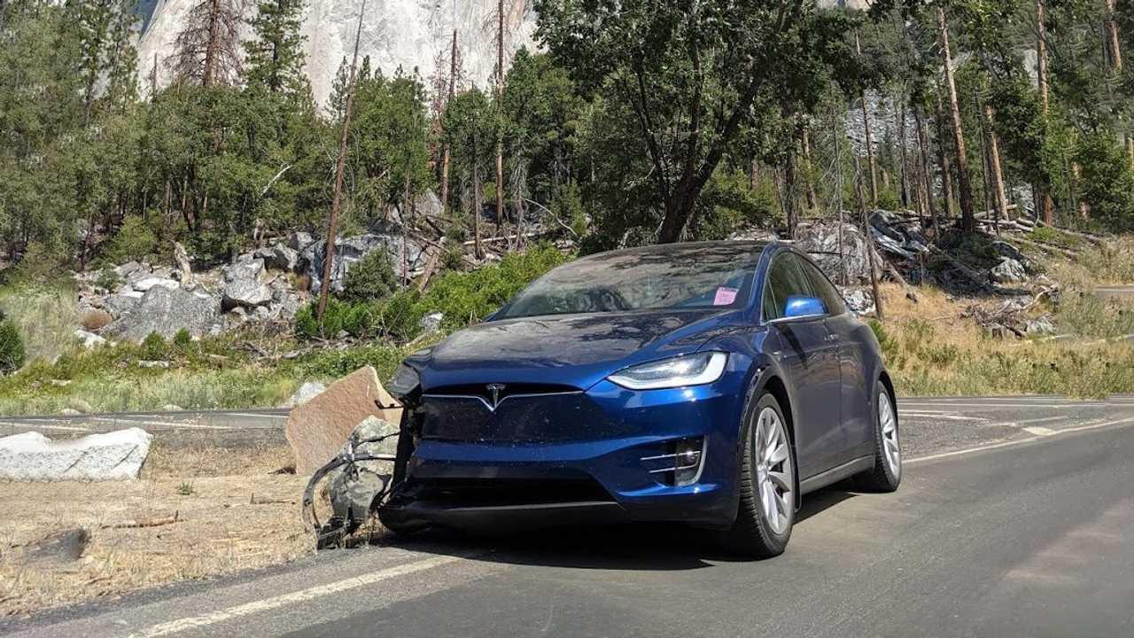 Tesla vyvrací nařčení ohledně nechtěného zrychlování. Poukázala na pravé viníky