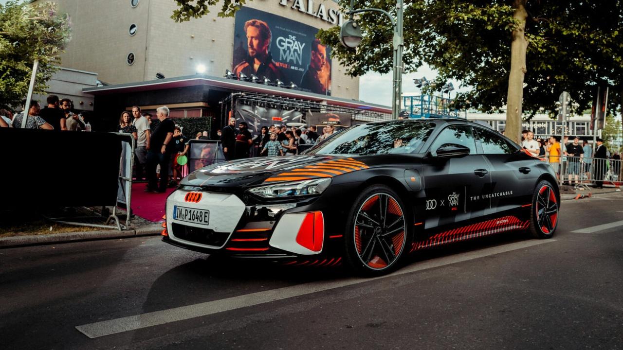 Ve filmu The Gray Man si zahrály elektromobily Audi. Poznáte, v čem se prohání Ryan Gosling?