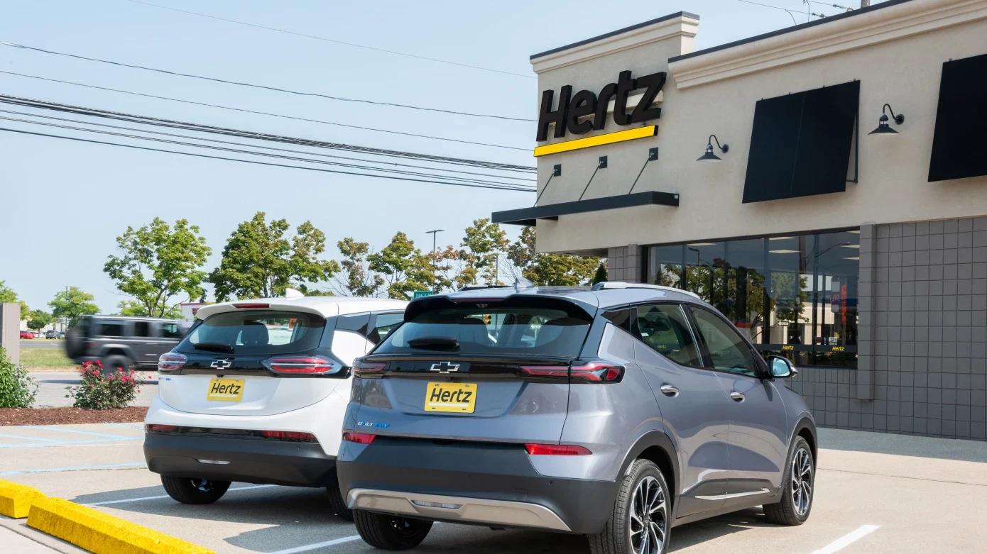 Autopůjčovna Hertz objednala 175 tisíc elektromobilů od skupiny GM