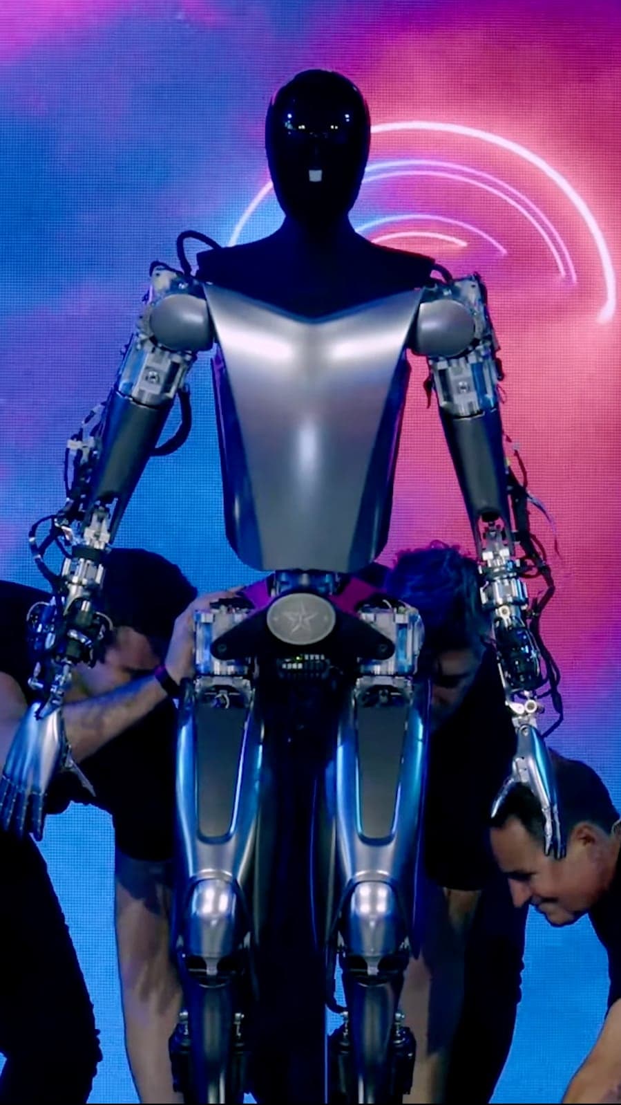 Nejnovější prototyp Tesla robota, který ještě neumí chodit