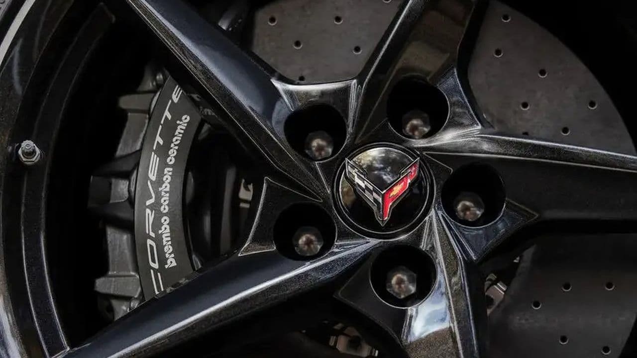 Chevrolet Corvette E-Ray detail kola