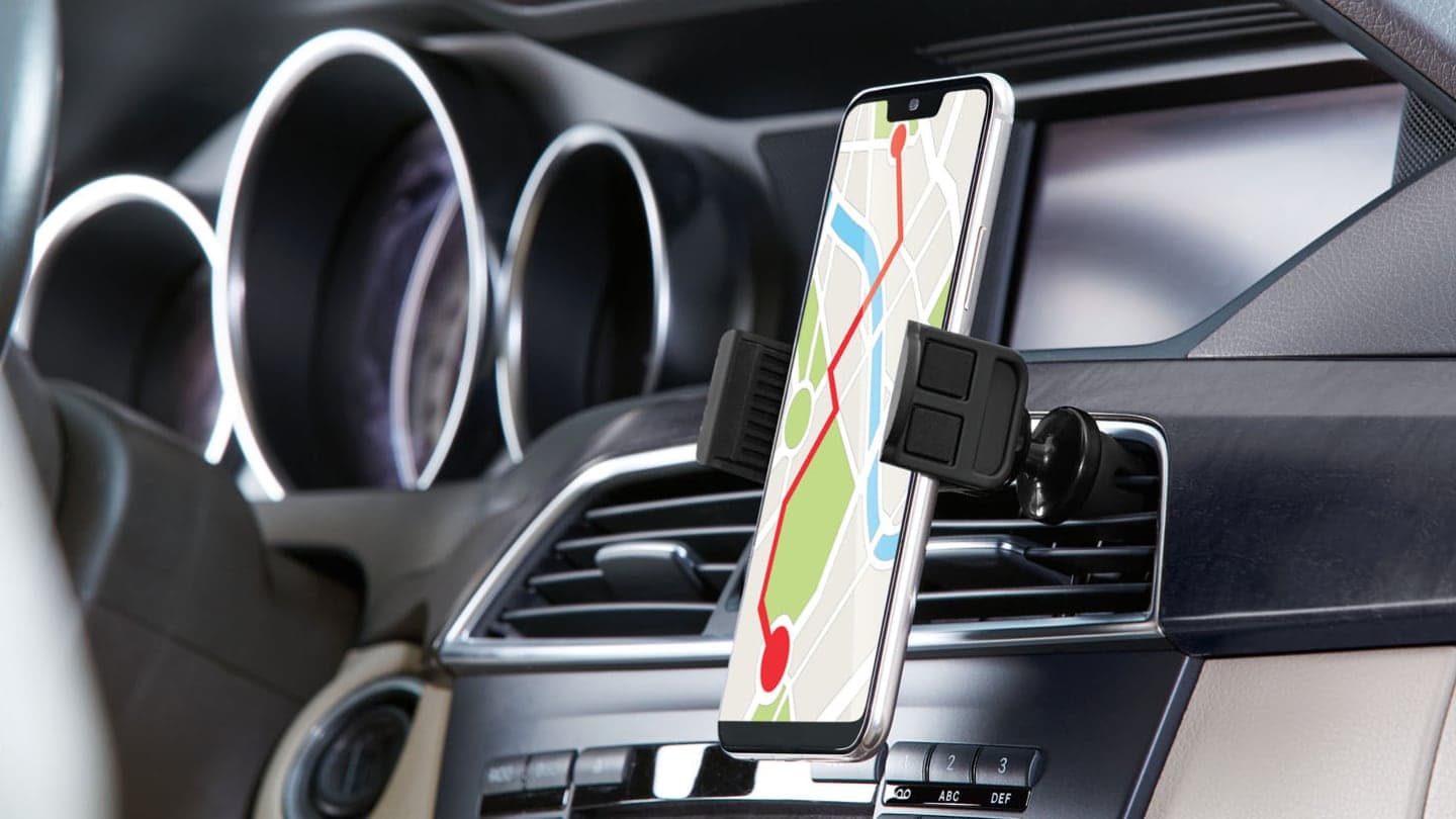Kde může být držák na mobil v autě?