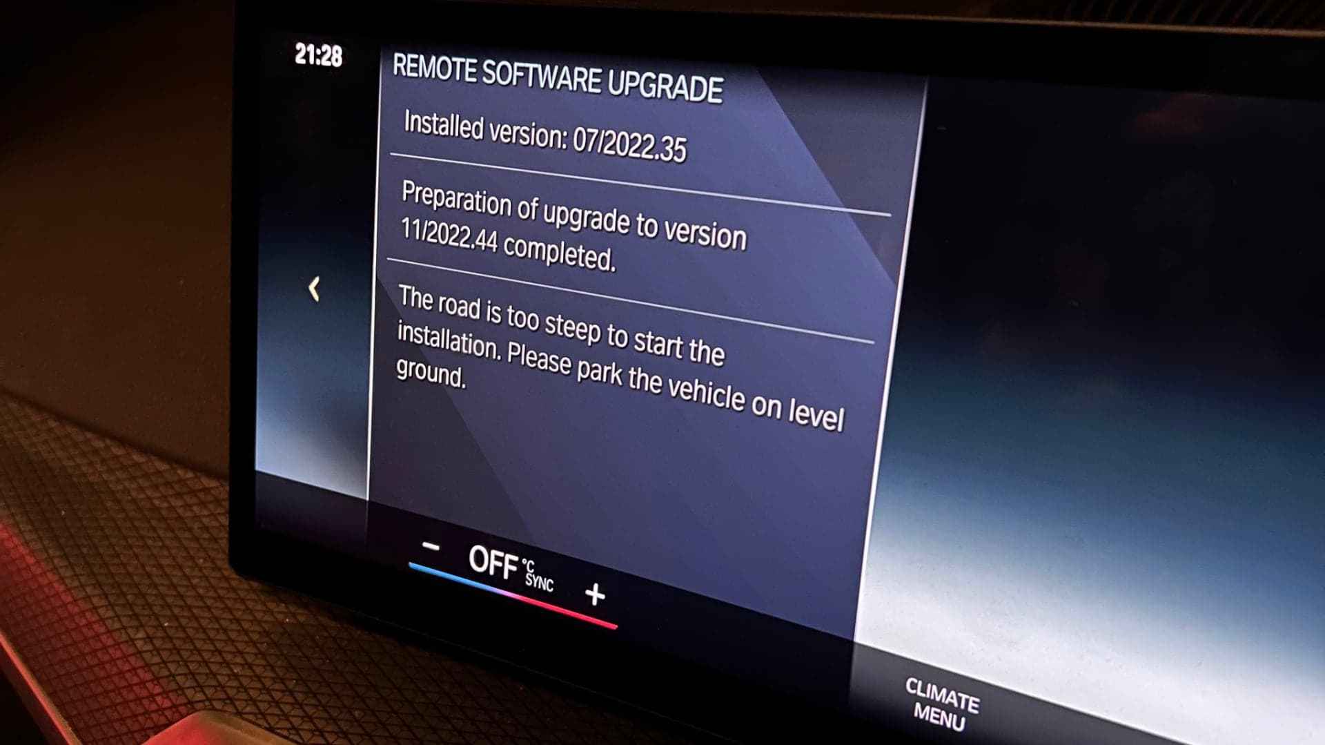 BMW odmítá aktualizovat software, protože je auto zaparkované v kopci a ne na rovině