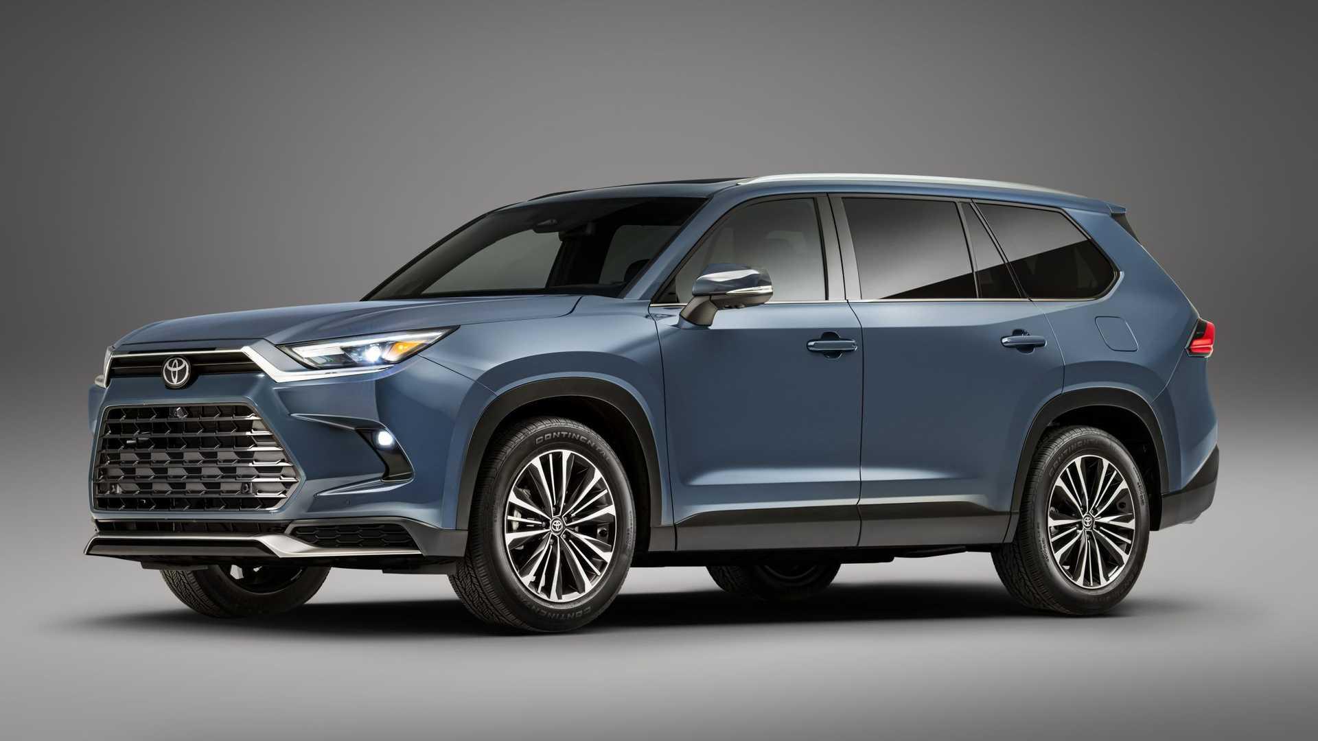 Toyota Grand Highlander je tady. Přerostlý hybrid má 3 řady sedadel a 3 motory