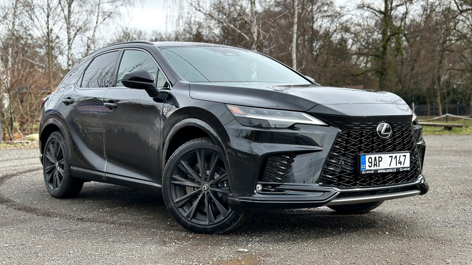 Vyzkoušeli jsme královský koráb Lexus RX. Vytknout můžeme jedinou věc