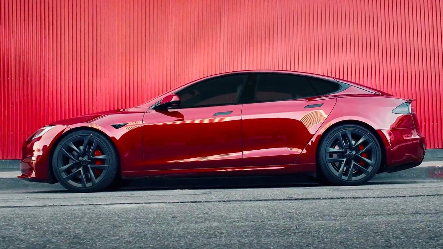 Tesla vymyslela fígl, jak prodávat elektromobily s větší baterií mnohem levněji