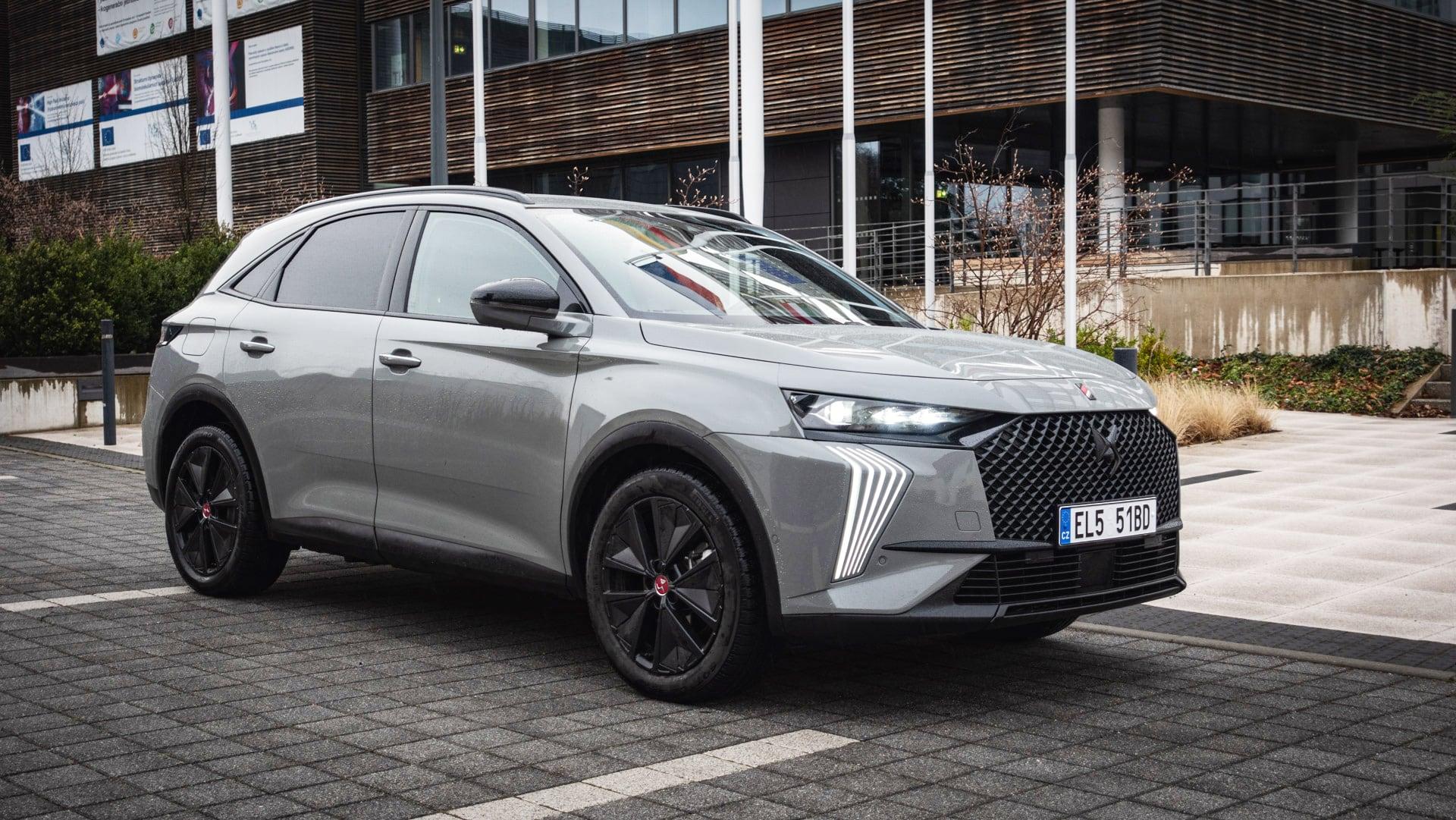 Test DS 7 E-Tense (2023) – Omlazené, plug-in hybridní SUV k vašim službám