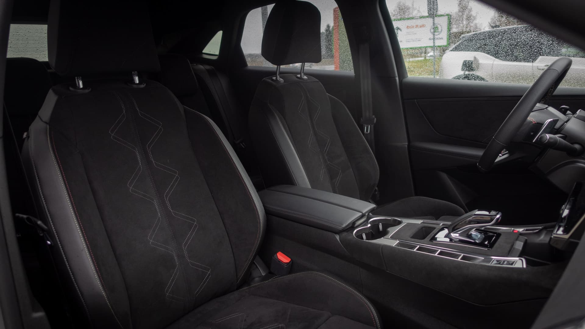 Plug-in hybrid DS 7 Performance Line+ E-Tense 300