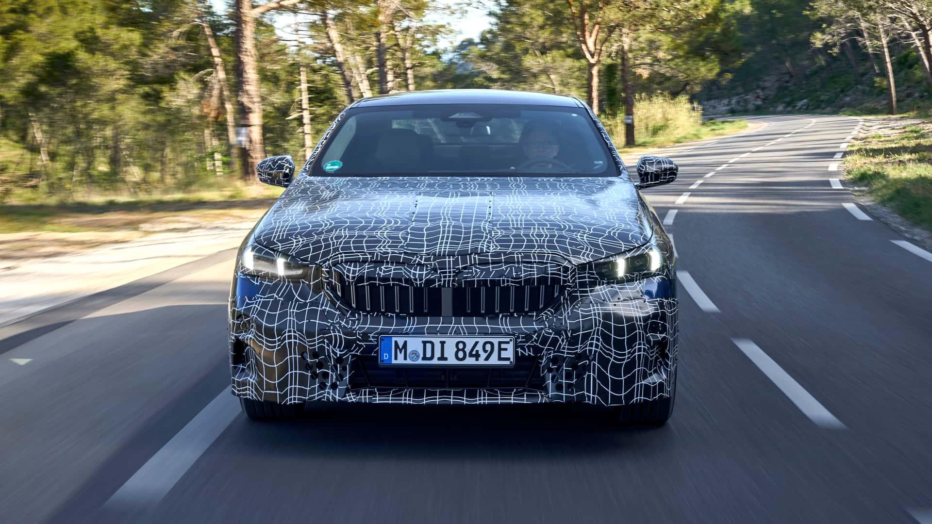 Vytře Tesle zrak? Nové BMW i5 můžete řídit jen očima, známe datum premiéry