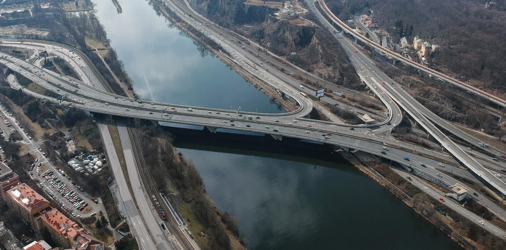 Znáte Barrandovský most? Tohle je 5 věcí, o kterých (možná) nemáte ani ponětí