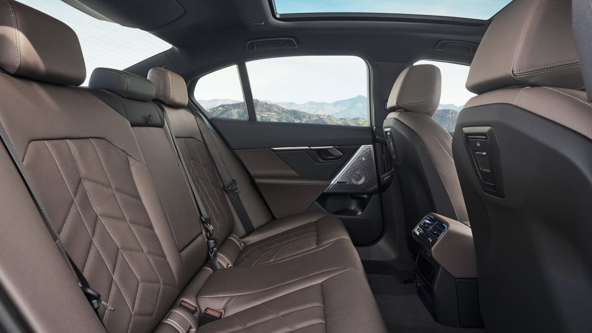 BMW i5 eDrive40 interiér