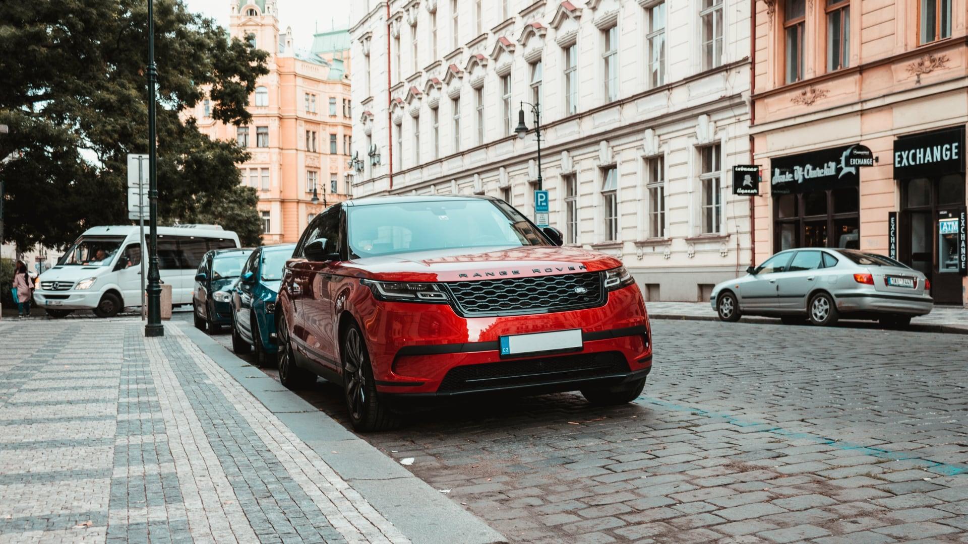 Konec bezplatného parkování pro elektromobily? Praha chystá velké změny