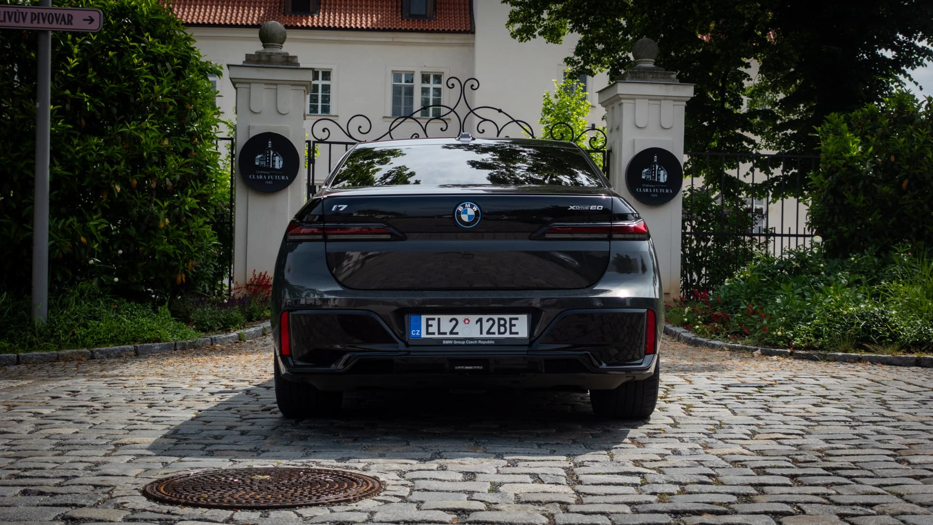 Zadní část vozu BMW i7 eDrive60 | foto: vlastní