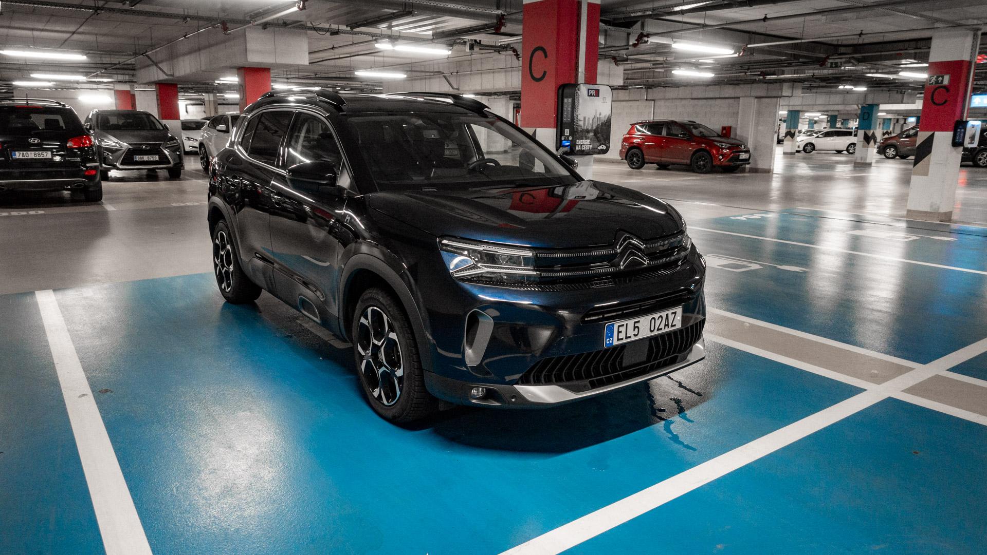 Jaké je soužití s plug-in hybridem Citroën C5 Aircross. Jde to i bez domácí nabíječky?