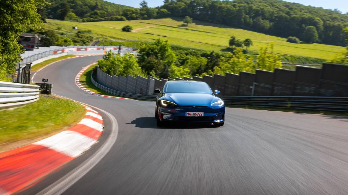 Tesla Model S Plaid s balíkem Track Mode na Nürburgringu