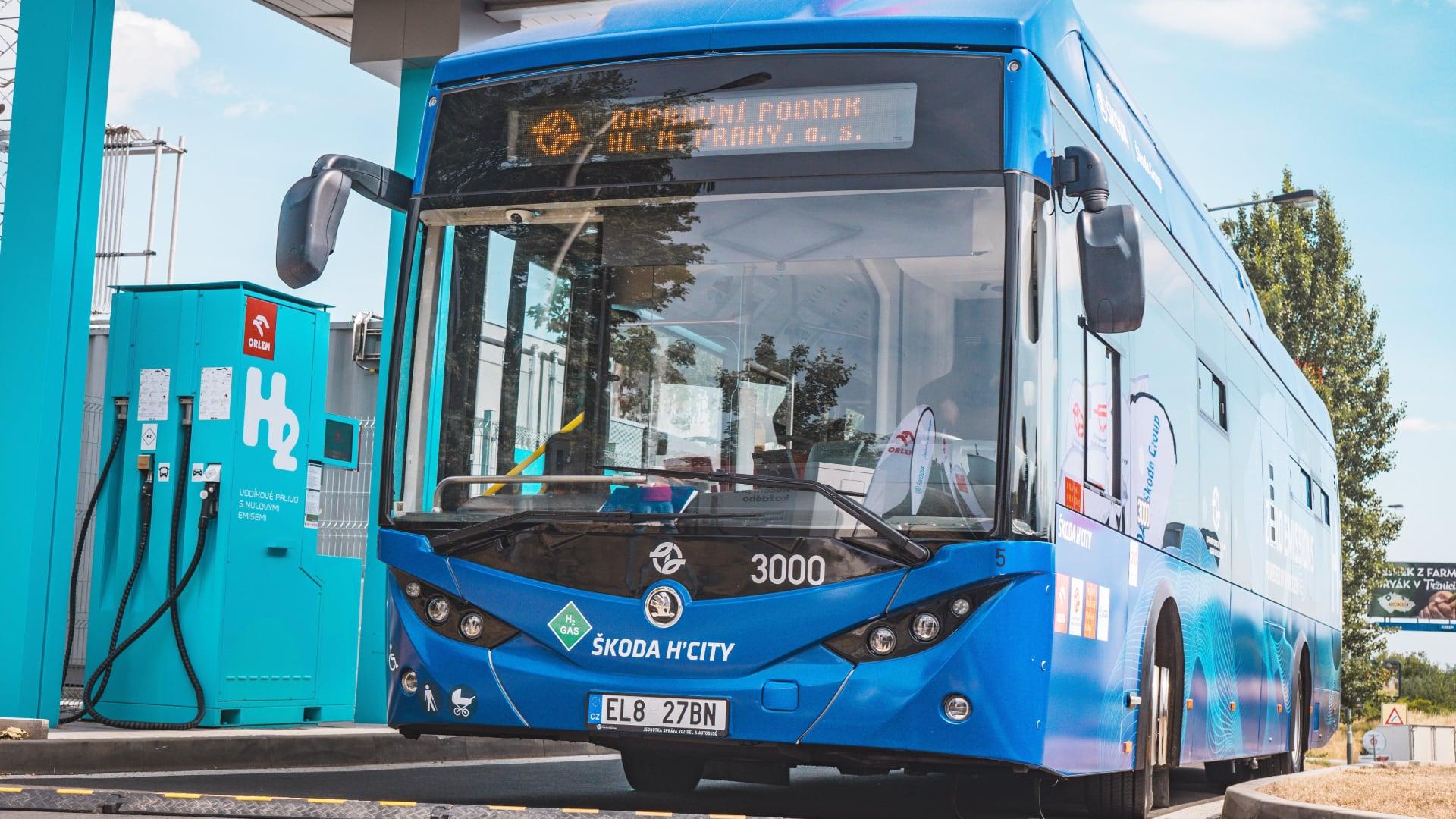 V Praze začíná jezdit první vodíkový autobus. Ale nechtějte vědět, za jakou cenu