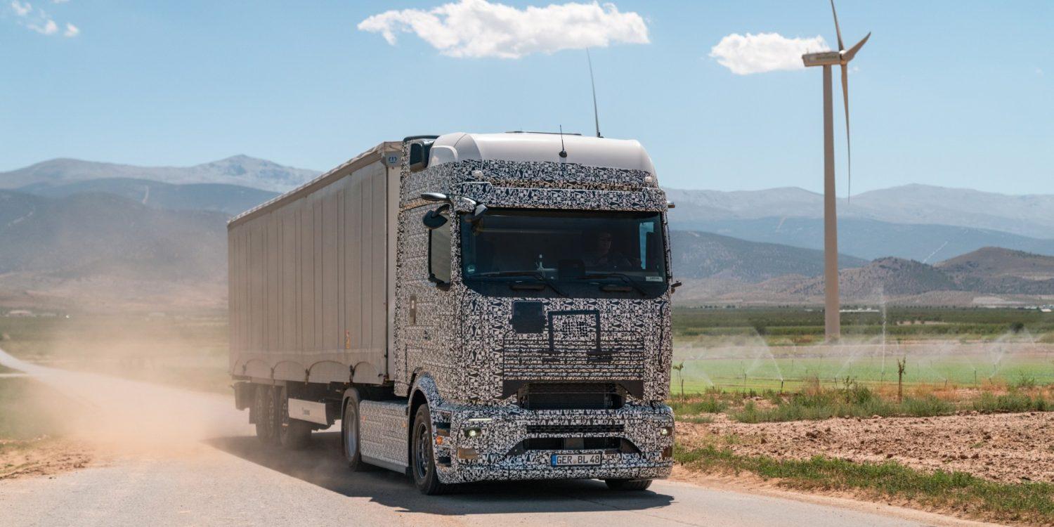 Kamion na baterky Mercedes eActros 600 přežil přes 2 000 km v extrémních teplotách