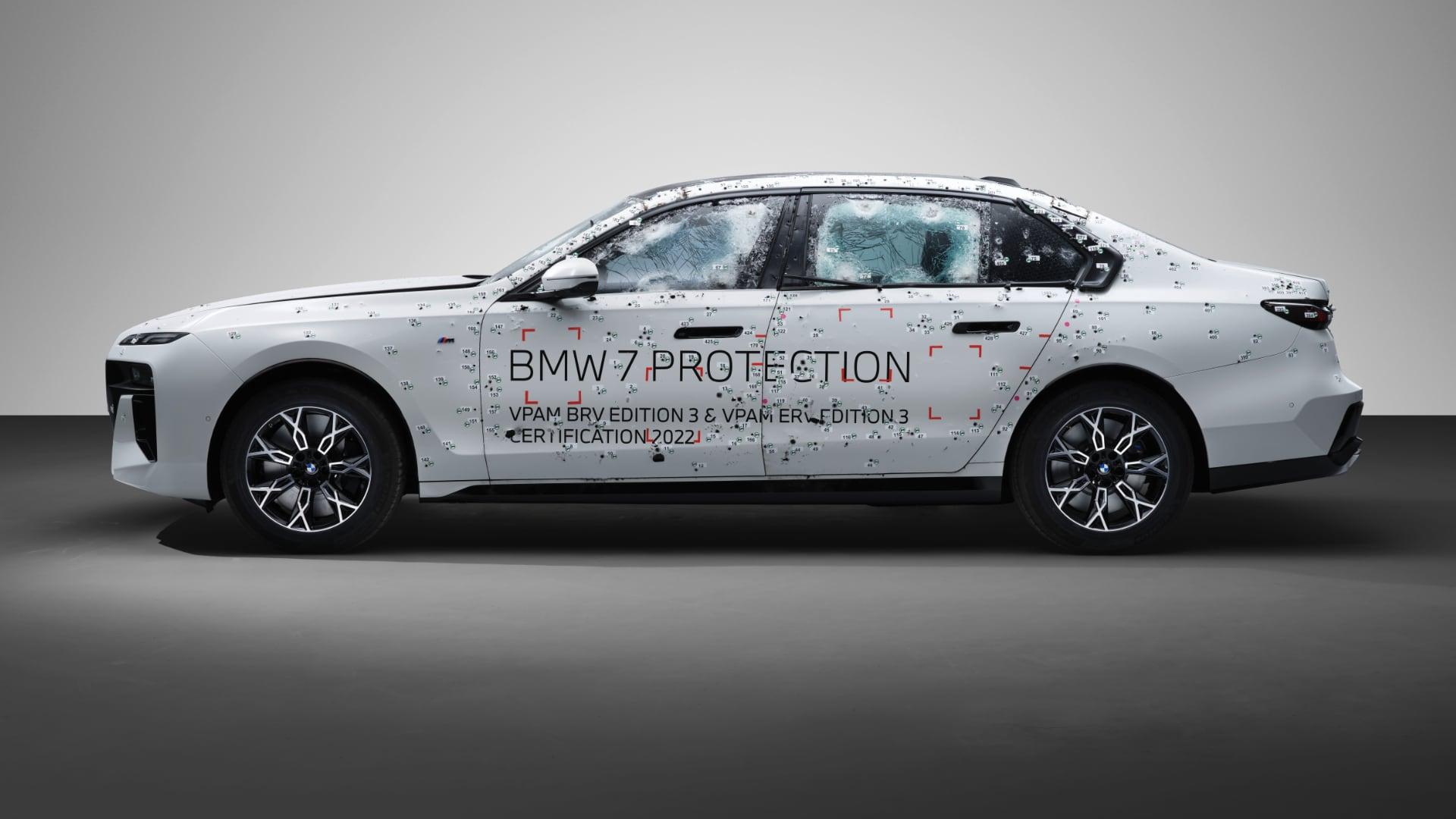 Pancéřované BMW i7 Protection. Tuhle limuzínu nezastaví zbraně ani výbušniny