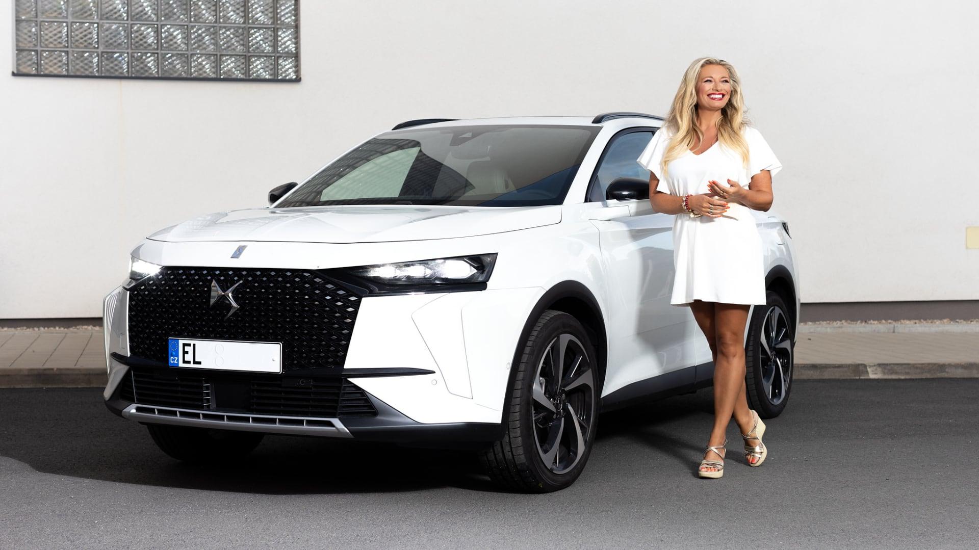 Lucie Borhyová má nové auto. Vybrala si nejnovější elektrické SUV DS 7 E-Tense