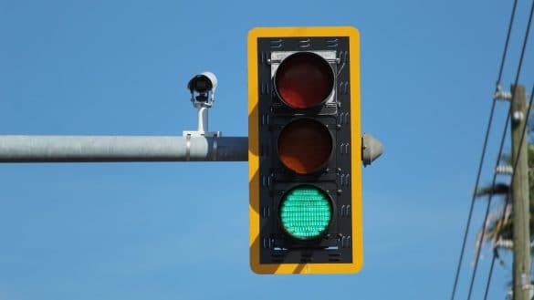 Jedete podle předpisů? Chytrý semafor vás za to může odměnit zelenou
