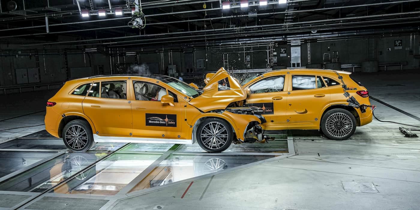 Crash test elektromobilů Mercedes EQ