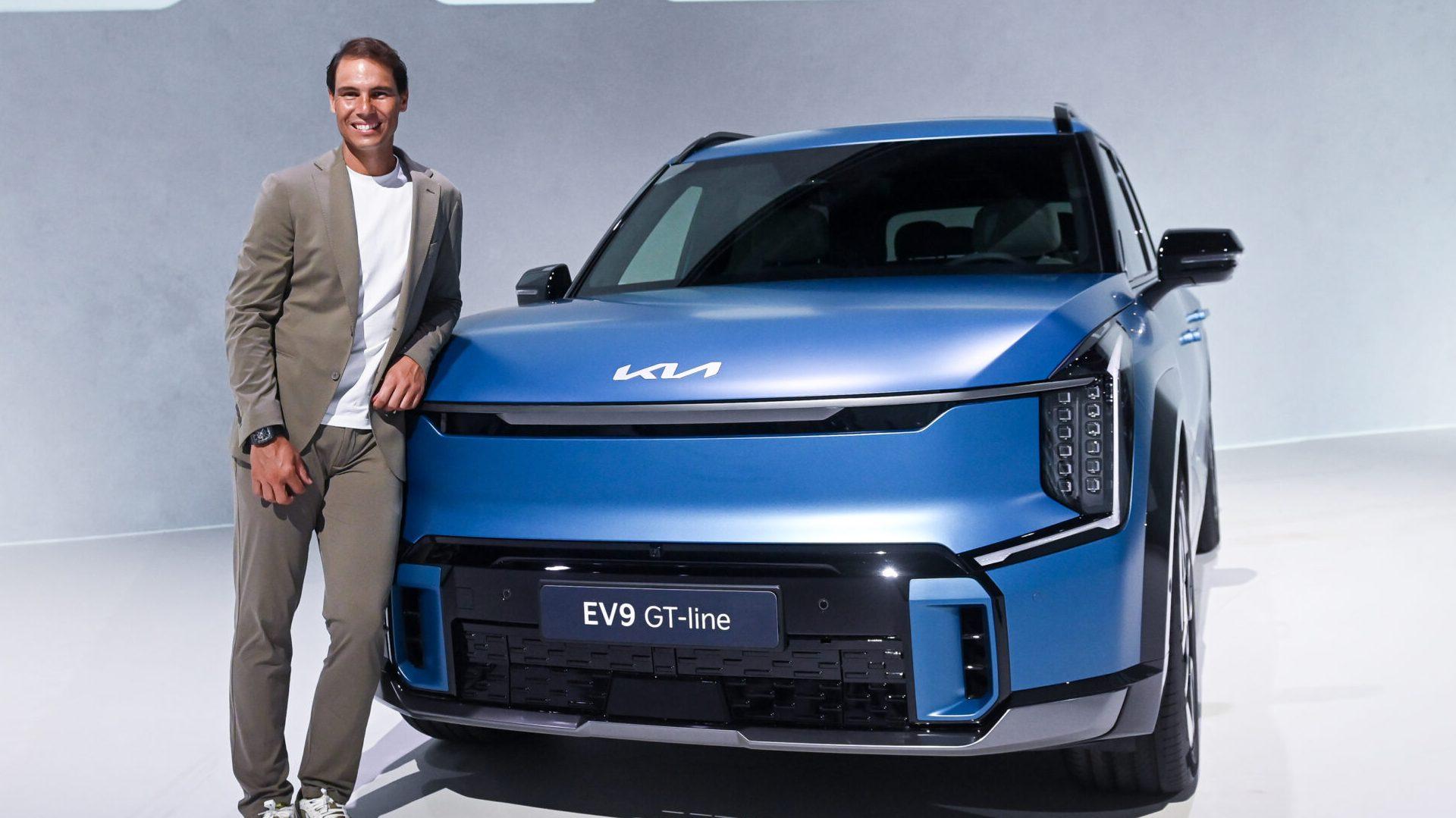 Slavný tenista propaguje elektromobily. Rafael Nadal nyní přesedlá do Kia EV9