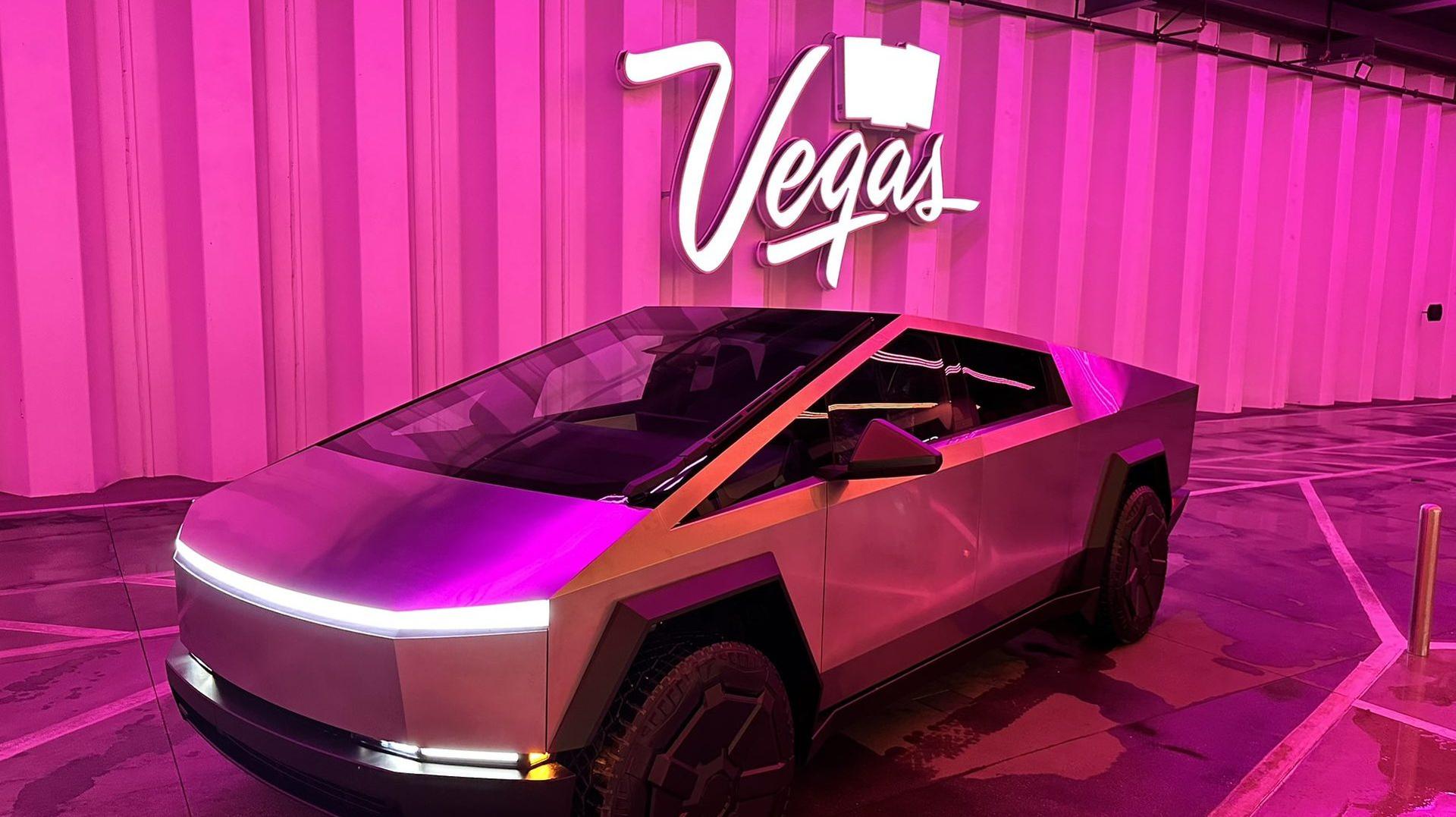 Cybertruck v tunelu Boring Company pod Las Vegas