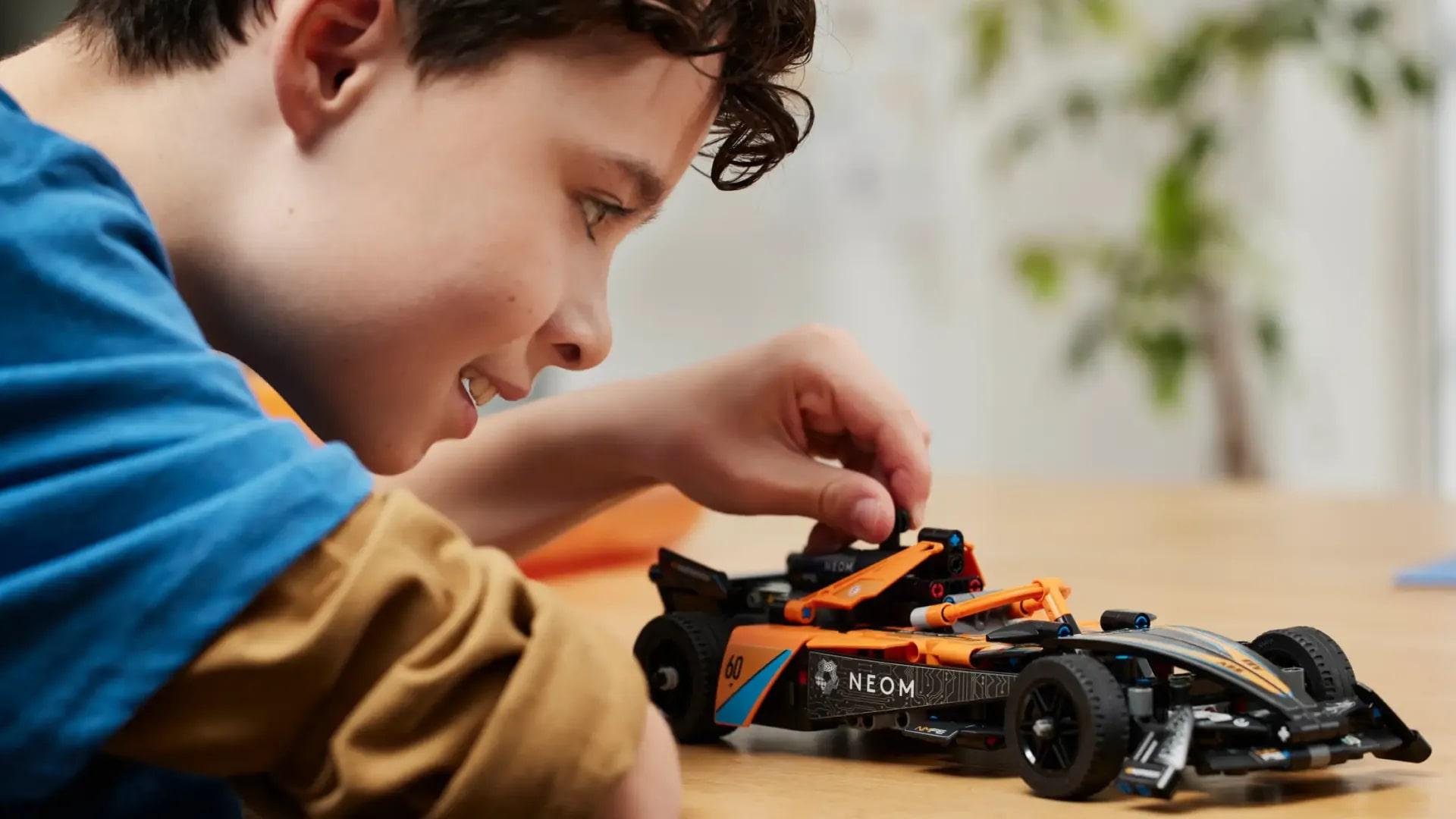 Lego Technic s obrovskou slevou. Nejlevnější model je v Alze k mání za 219 Kč