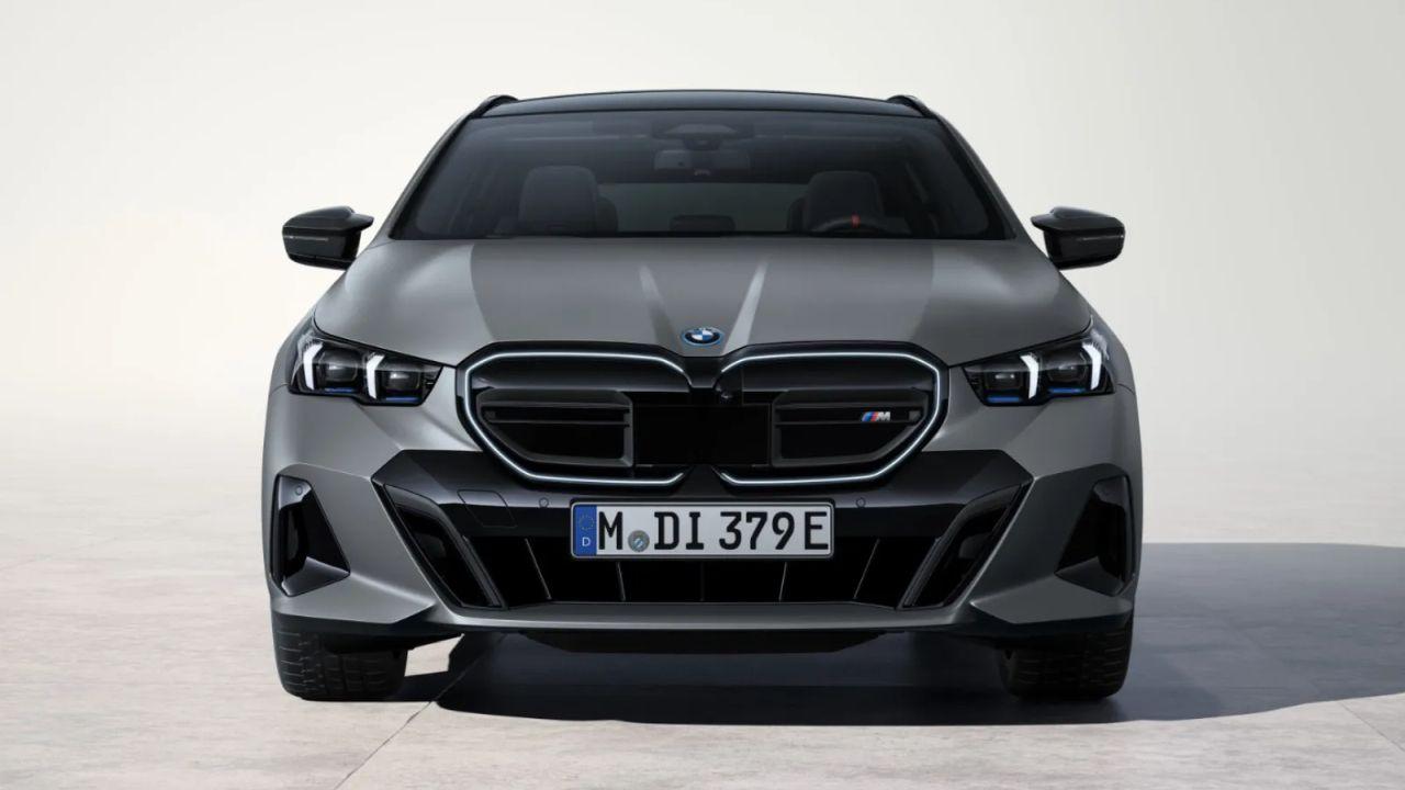 Má vůbec konkurenci? Elektrické kombi BMW i5 Touring vás nadchne