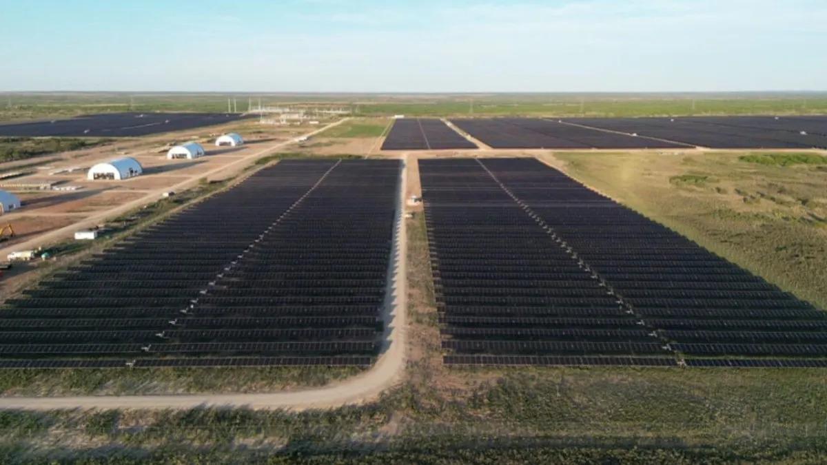 Megalomanský Texas. Umíte si představit přes 1 milion solárních panelů pohromadě?