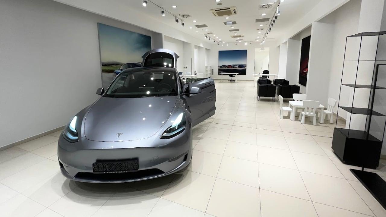 Tesla otevřela nový showroom. Najdete ho v Ostravě, v Česku už jsou celkem 3