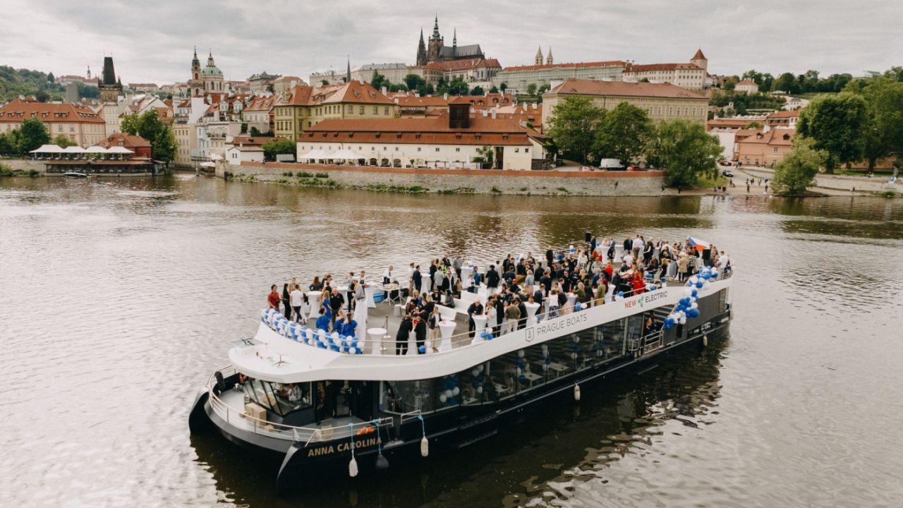 Slavnostní představení elektrické lodě Anna Carolina