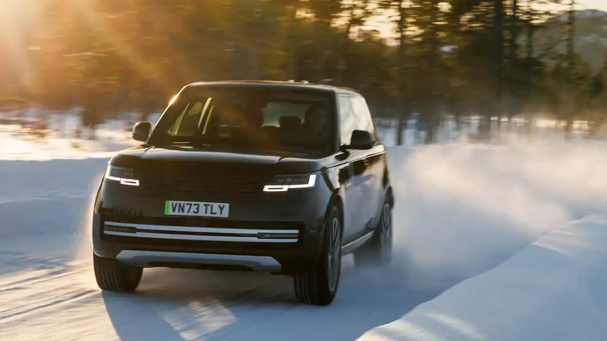 Range Rover poprvé v elektrice. Lákadlem je nová bateriová technologie