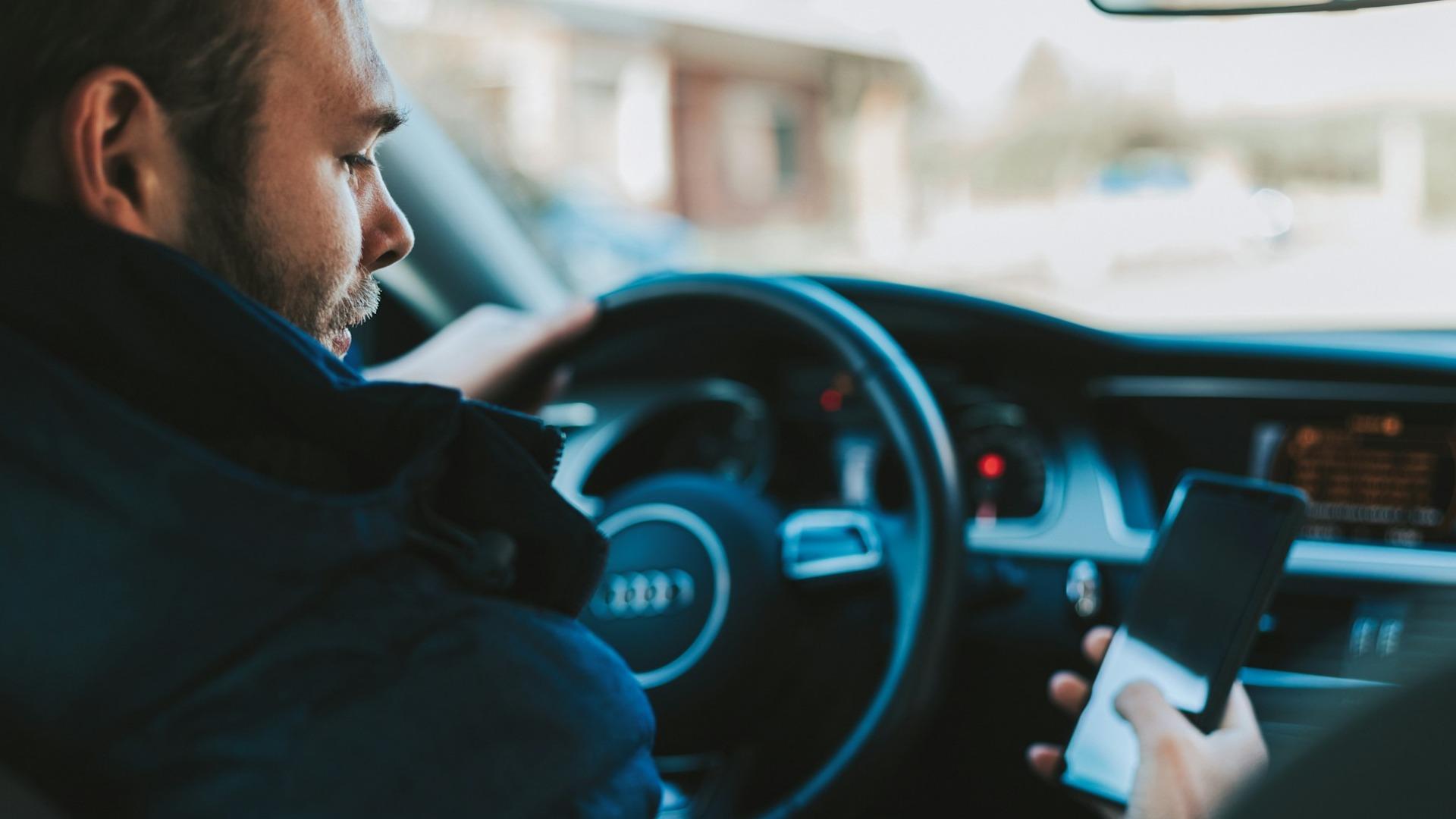 Apple vymyslel způsob, jak používat mobil za jízdy, aniž by se vám udělalo zle