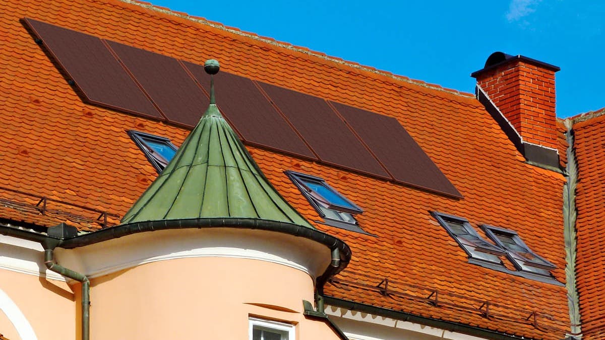 Červené solární panely značky Sonnenkraft