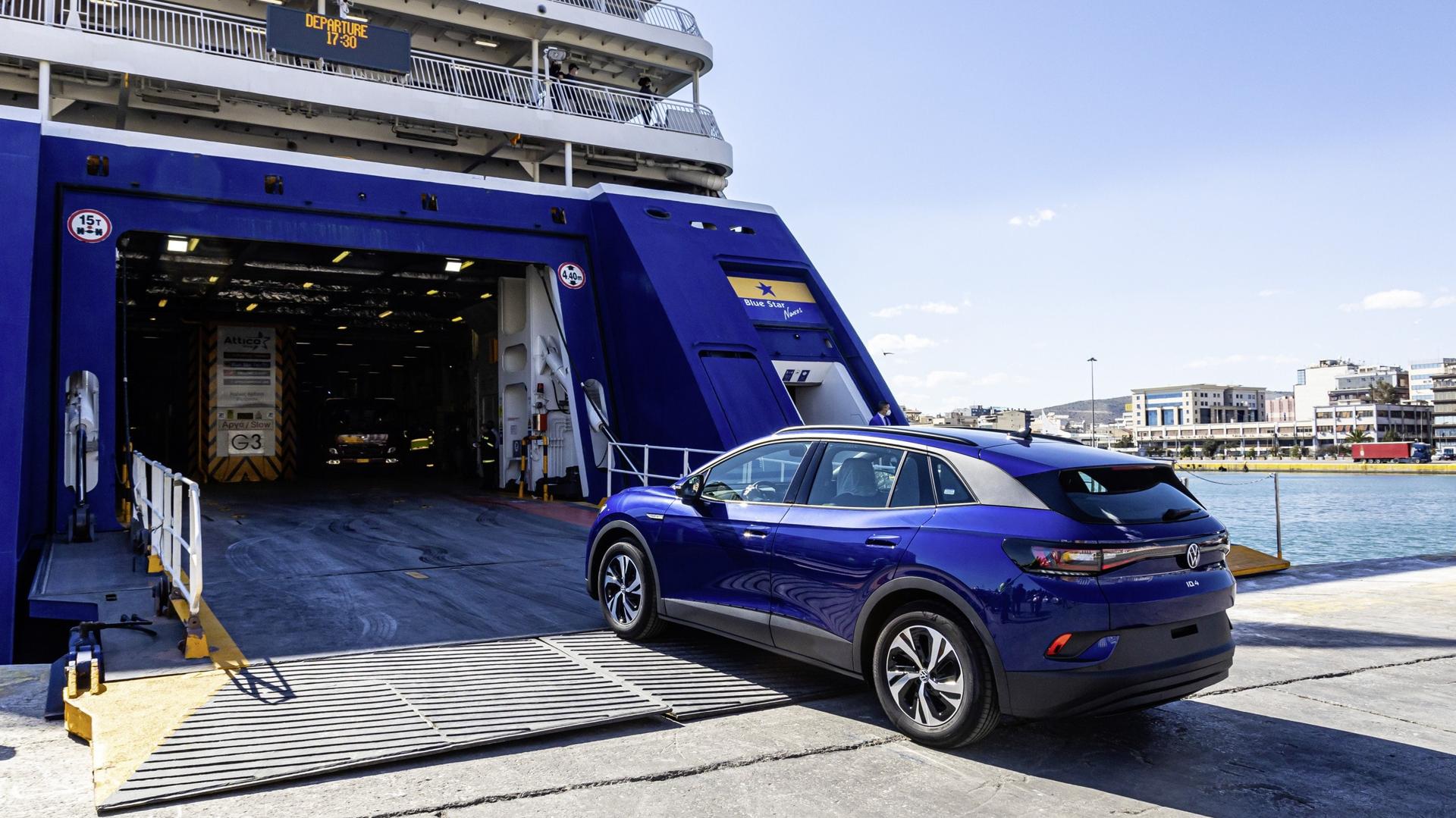 Bizarní nařízení. V Řecku nepustí na trajekt plně nabité elektromobily