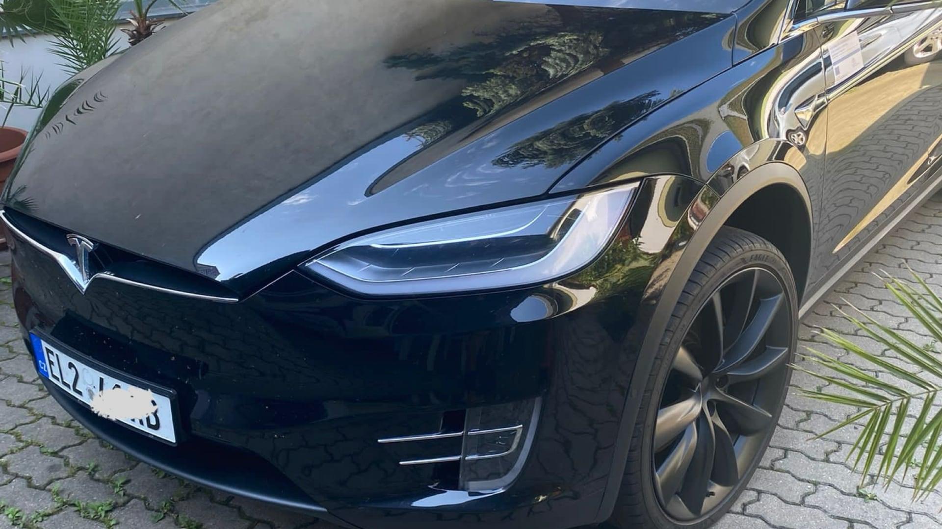 Společnost INGSTREM s.r.o. pořídila elektromobil Tesla Model X na dotaci