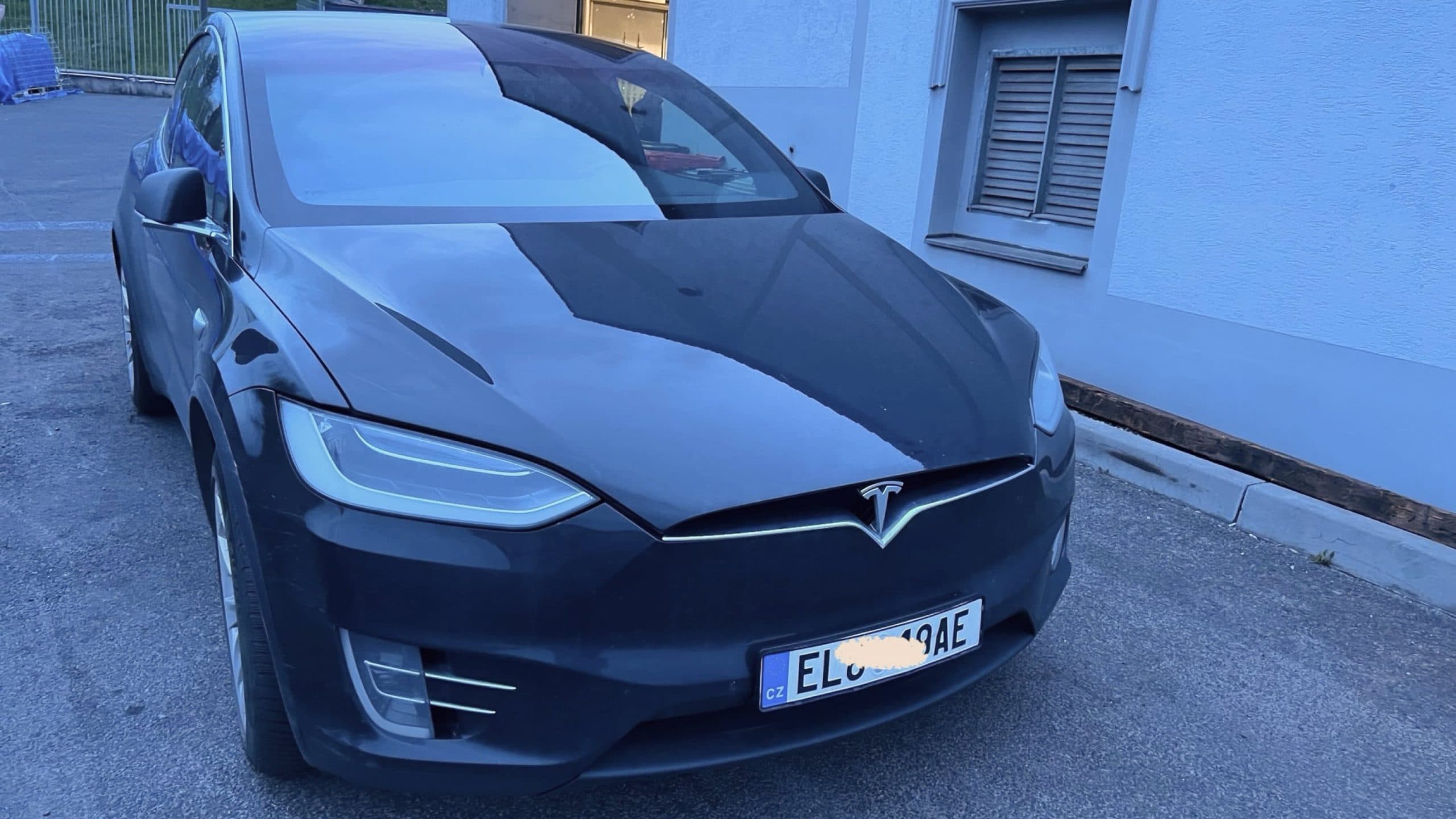 Elektromobil Tesla Model X pořízený na dotaci