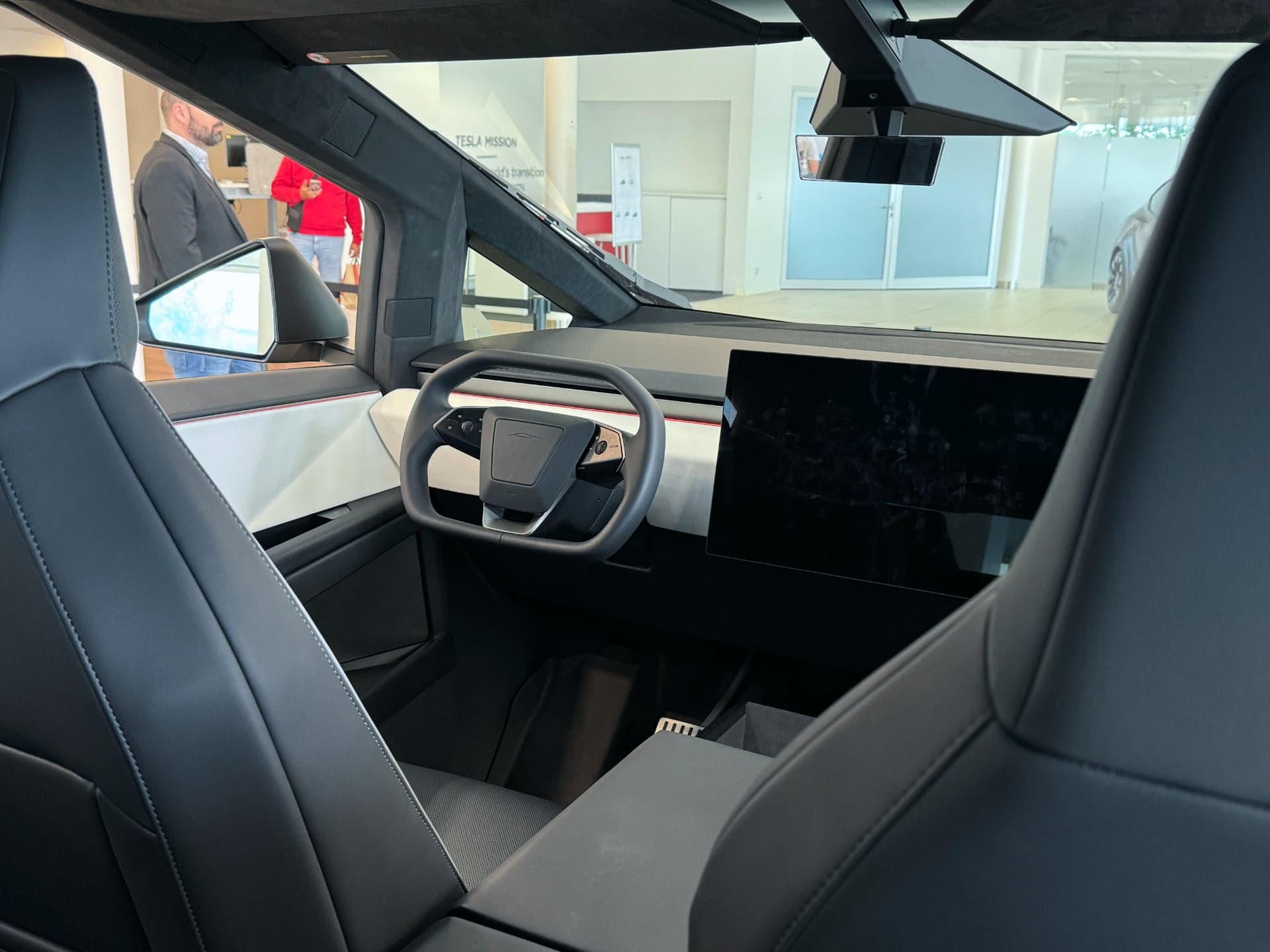 Tesla Cybertruck naživo v Praze