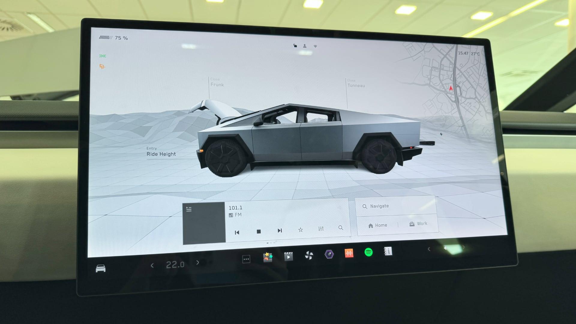 Tesla Cybertruck naživo v Praze