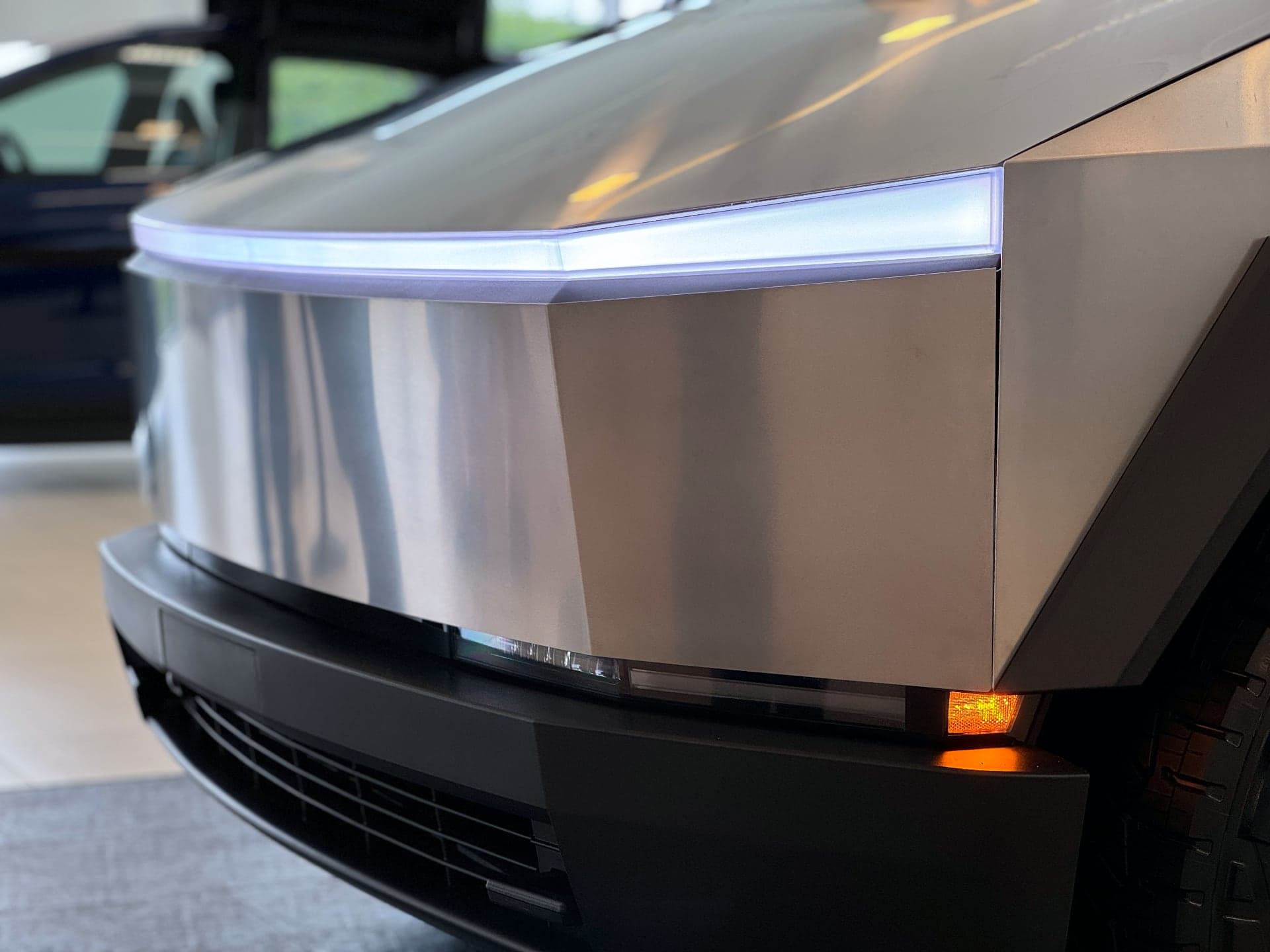 Tesla Cybertruck naživo v Praze