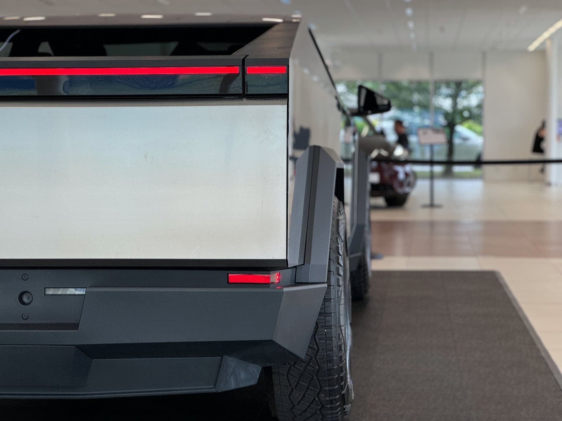 Tesla Cybertruck naživo v Praze
