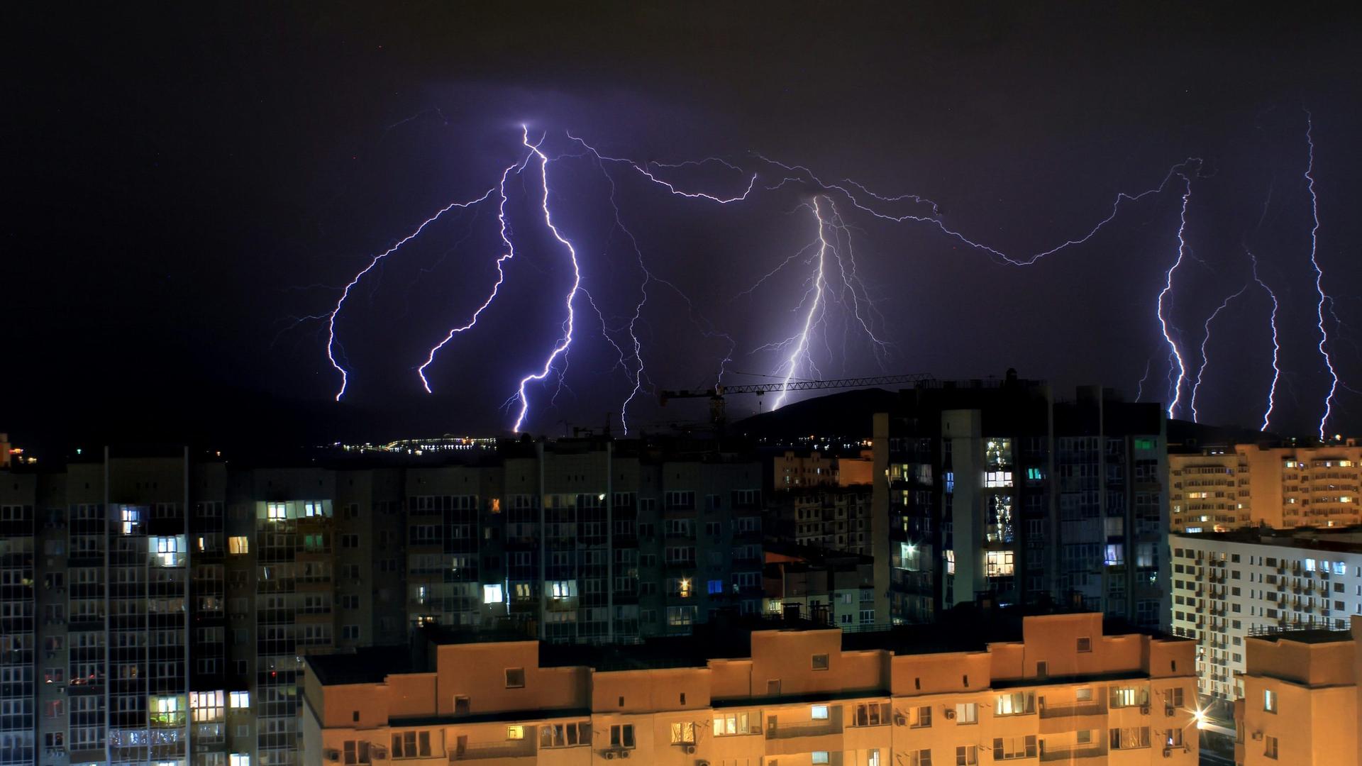 Úder blesku může způsobit velké škody na elektronice, ilustrační | foto: Unsplash