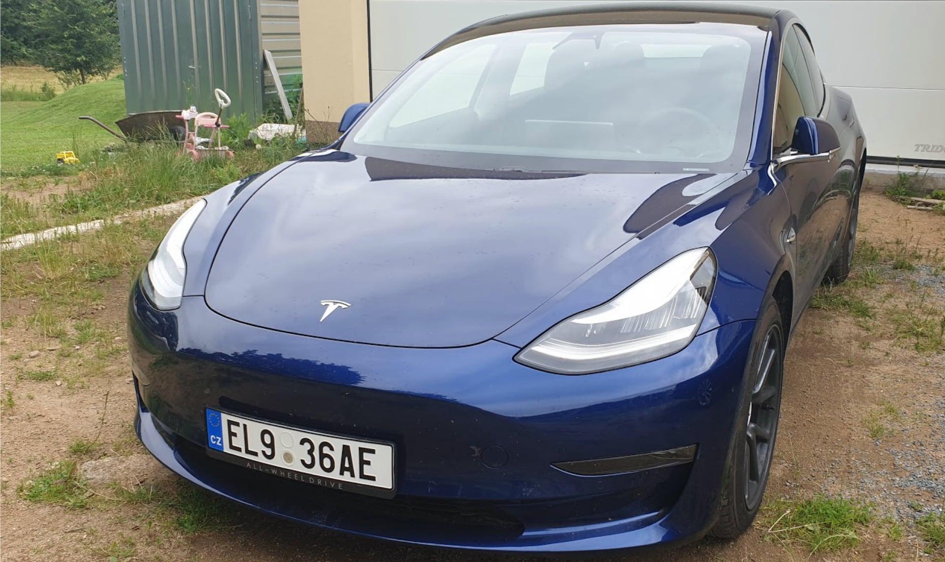 Tesla Model 3 na dotaci