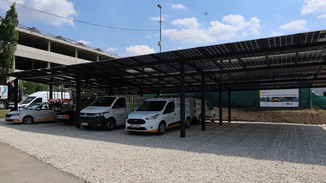 Carport na pražské Palmovce. Zdroj: Technologie hlavního města Prahy,