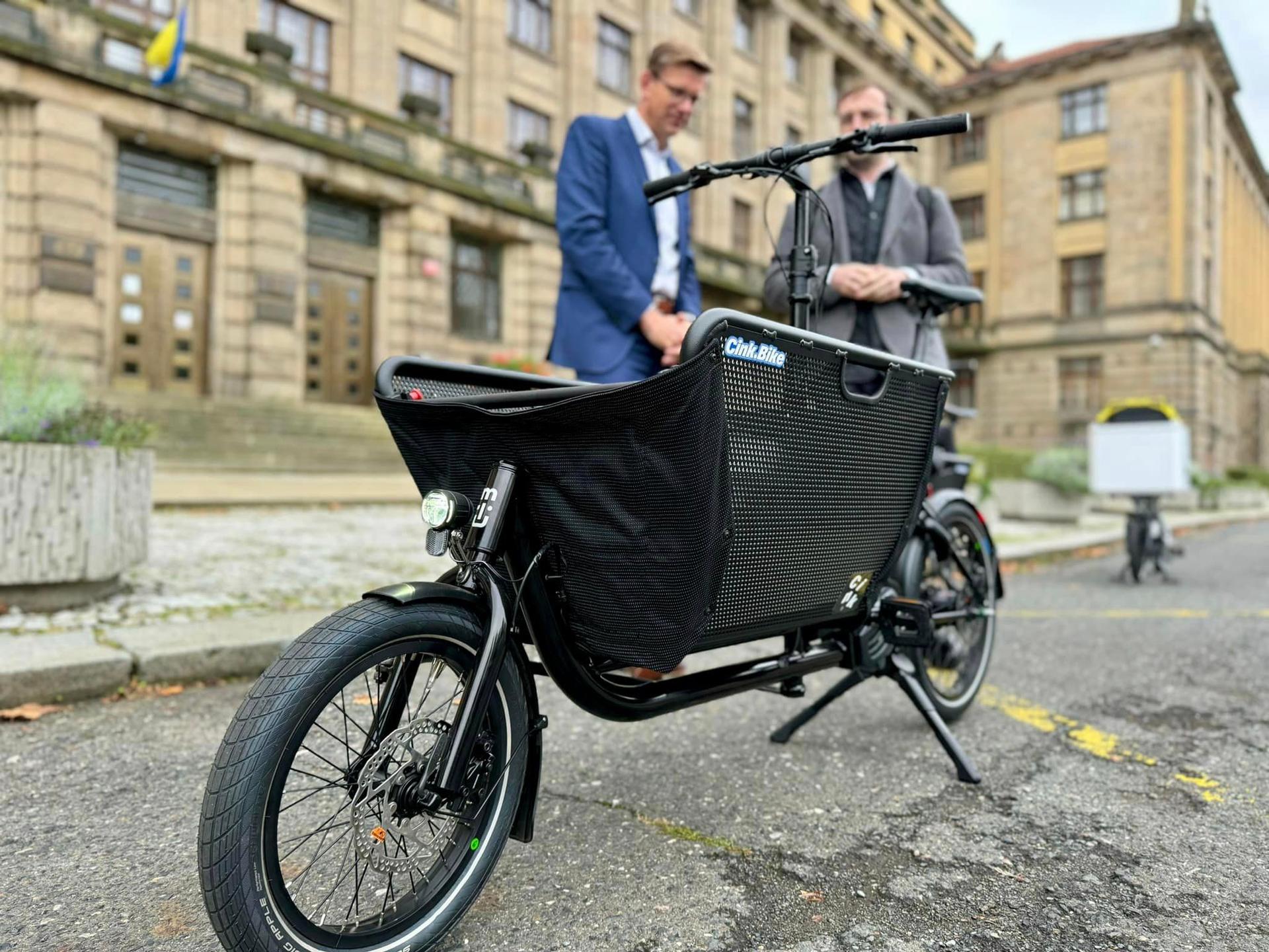 Ideální řešení do města? Nákladní elektrokola uvezou děti do školy, nebo nákup