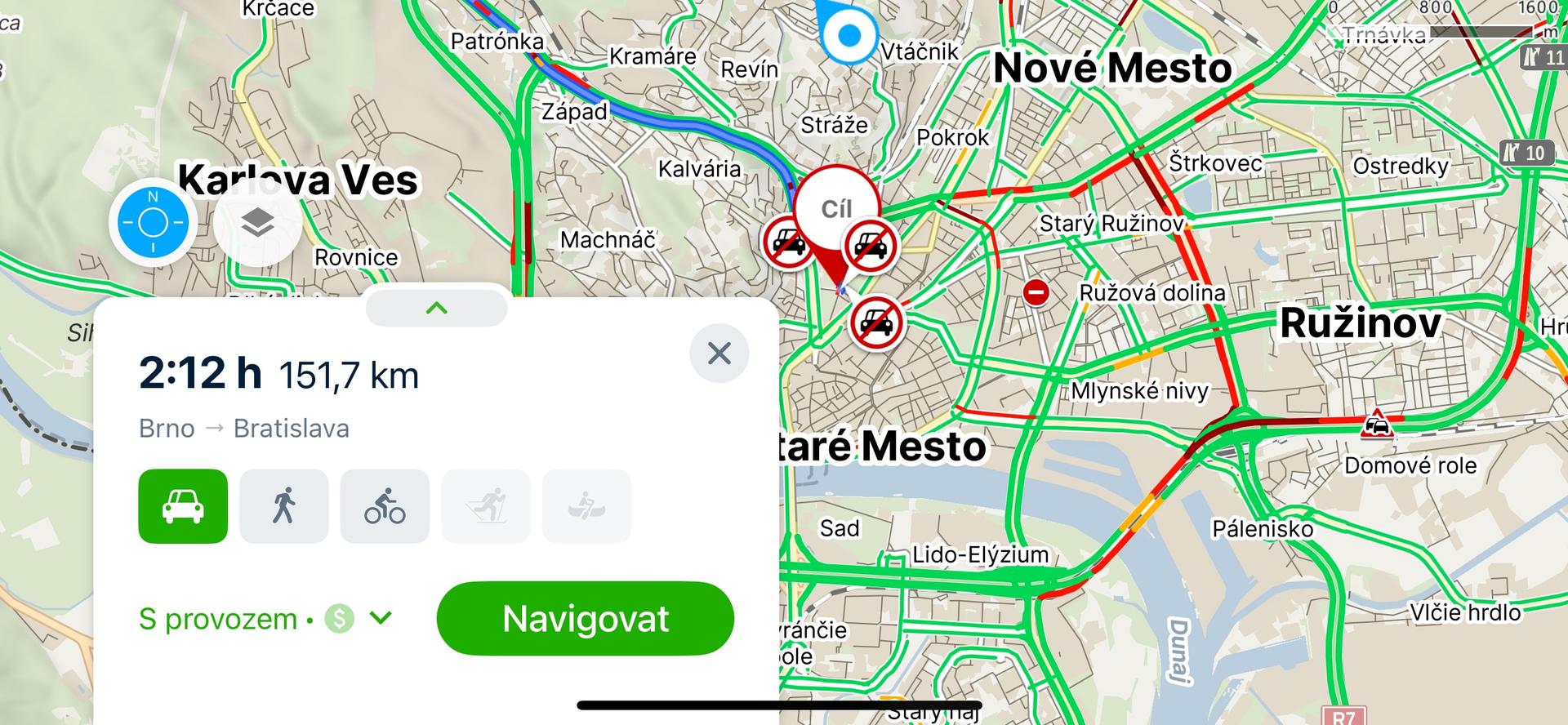 Plánovač a navigace zvládnou přizpůsobit trasu momentální dopravě a za jízdy tak aplikace vyhledá rychlou cestu s ohledem na aktuální dopravu.