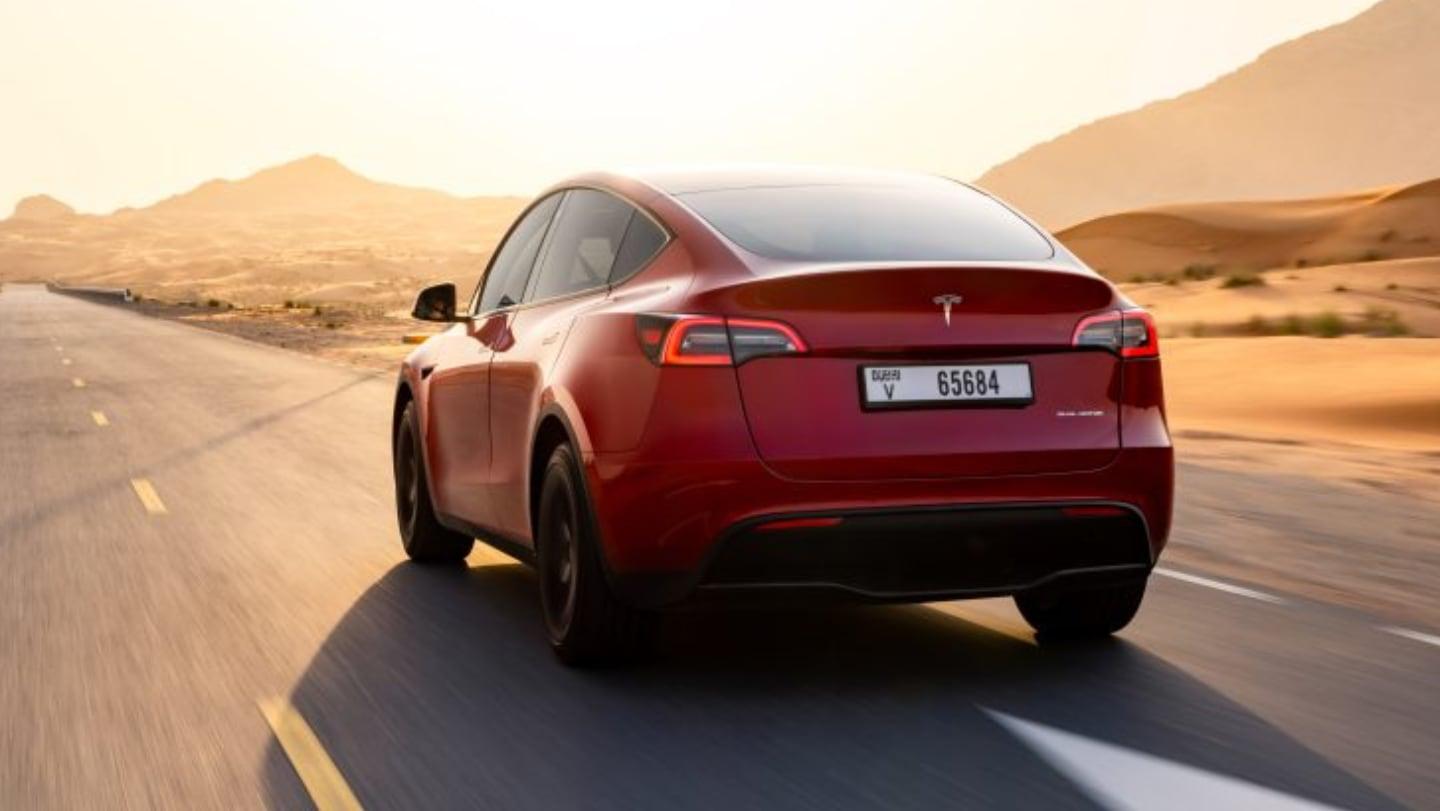 Původní, stará Tesla Model Y (2024) zezadu | foto: Tesla